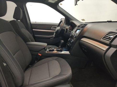 Used 2018 Ford Explorer XLT image 21