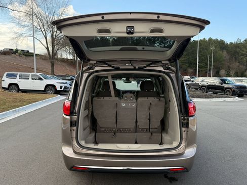 Used 2017 Chrysler Pacifica Touring Plus w/ Tire & Wheel Group image 25