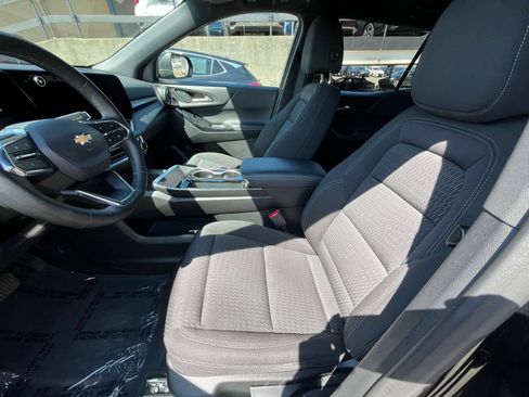 Used 2025 Chevrolet Equinox LT FWD image 28