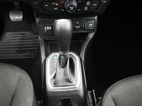 Used 2018 Jeep Renegade Latitude w/ Cold Weather Group image 25