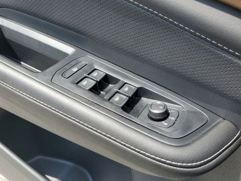 Certified 2025 Volkswagen Atlas SE FWD image 30