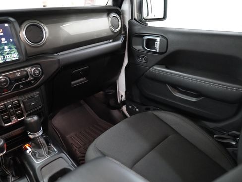 Used 2023 Jeep Gladiator Overland image 13