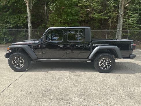 Used 2024 Jeep Gladiator Rubicon image 4