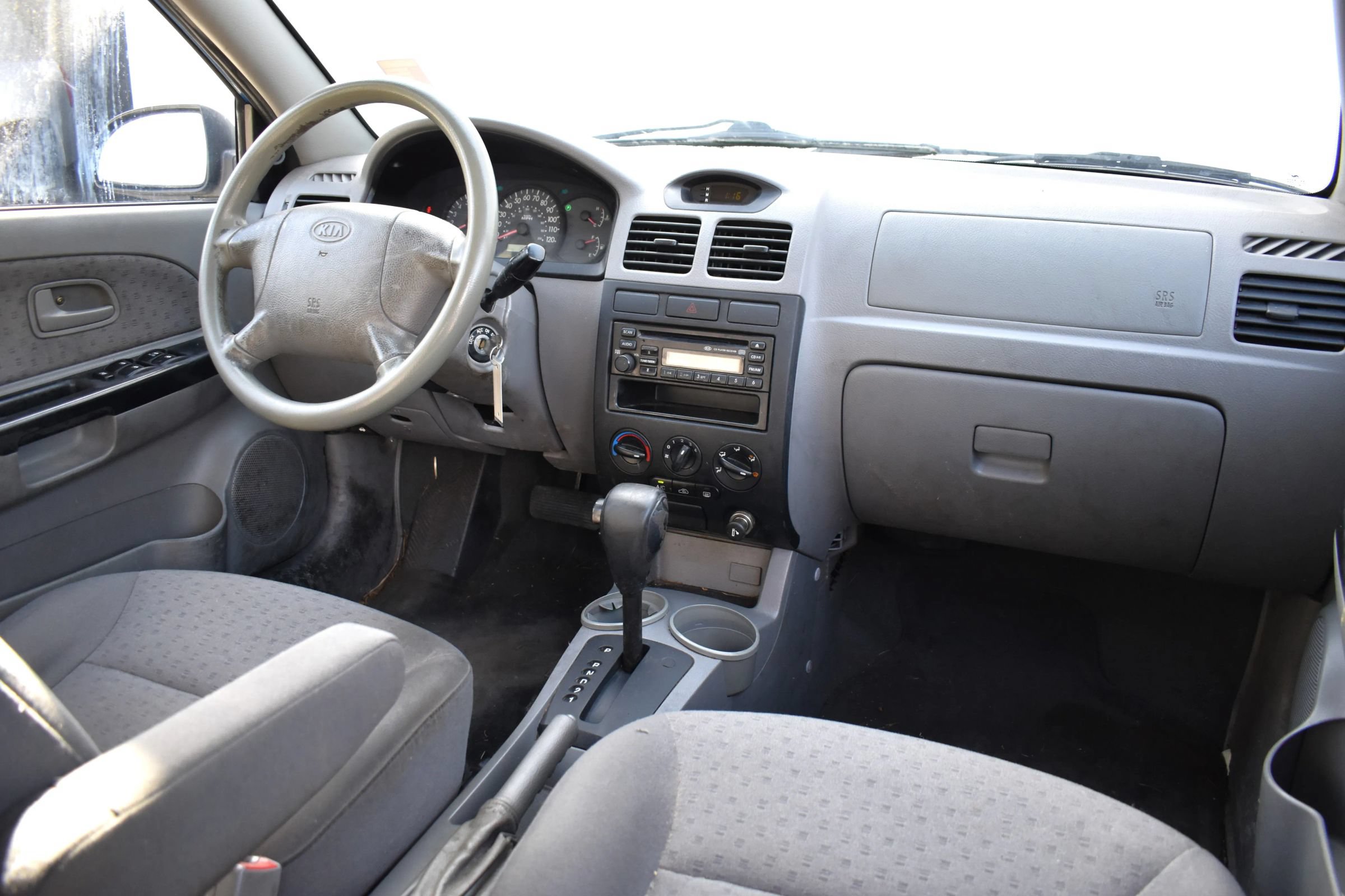 Used 2003 Kia Rio Cinco FWD image 2