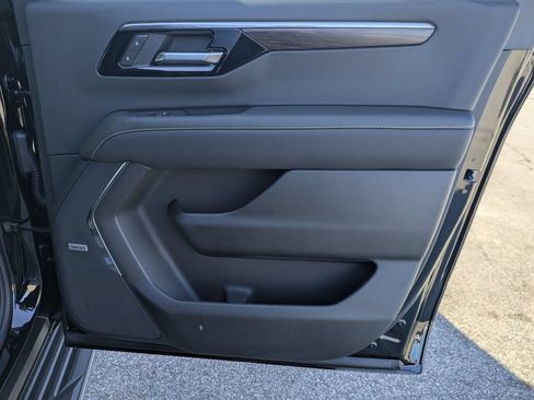 New 2026 Chevrolet Suburban Premier AWD/4WD image 39