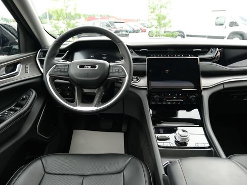 Used 2024 Jeep Grand Cherokee Limited 4xe w/ Luxury Tech Group II AWD/4WD image 30