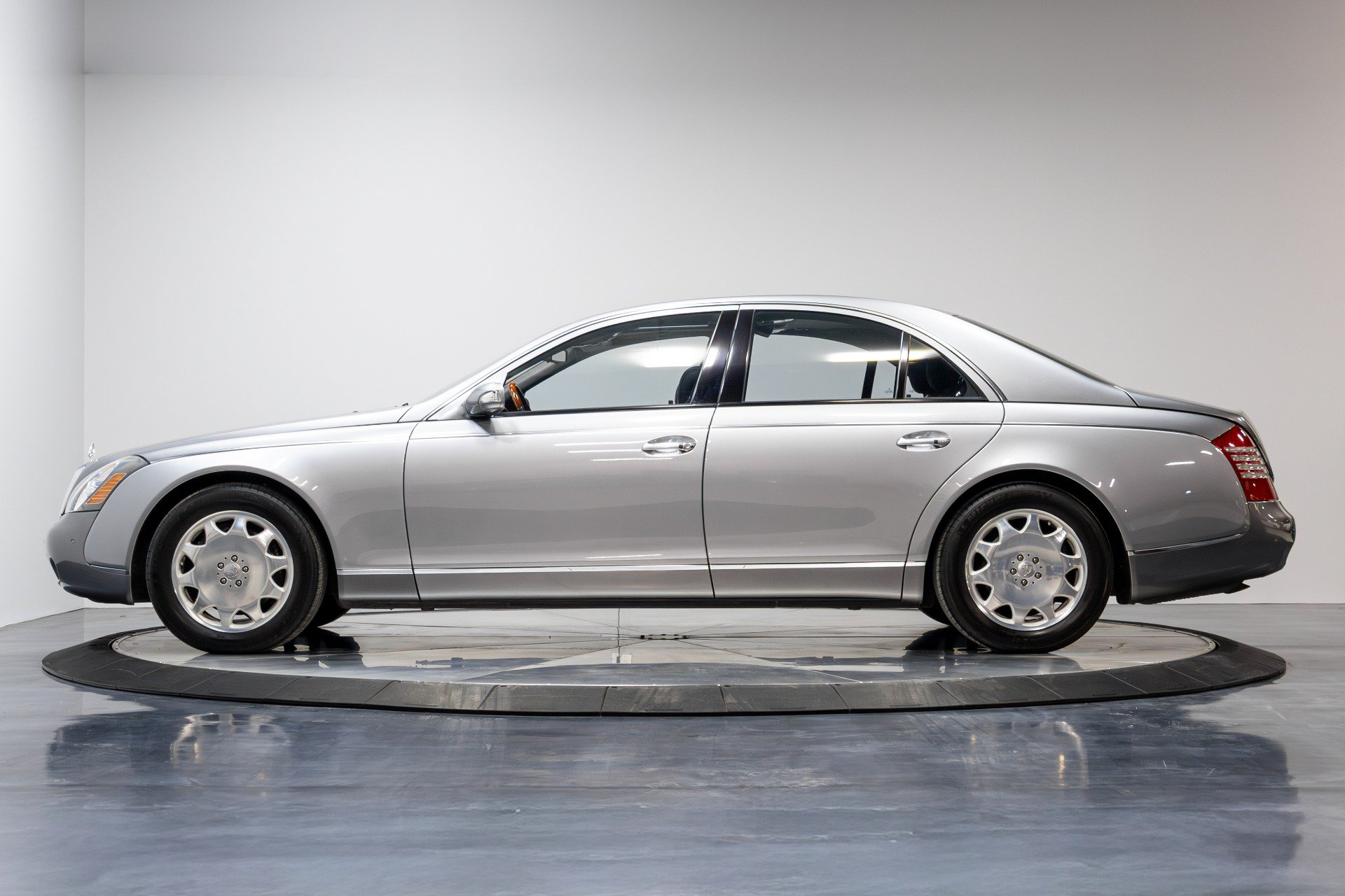 Used 2004 Maybach 57 RWD image 50