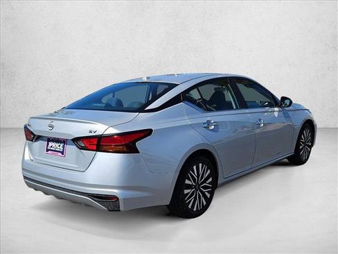 Used 2024 Nissan Altima 2.5 SV image 5