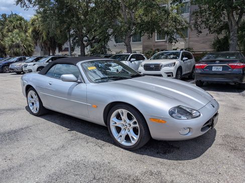 Used 2003 Jaguar XK8 Convertible RWD image 2