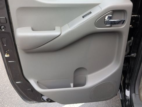 Used 2015 Nissan Frontier SV AWD/4WD image 27