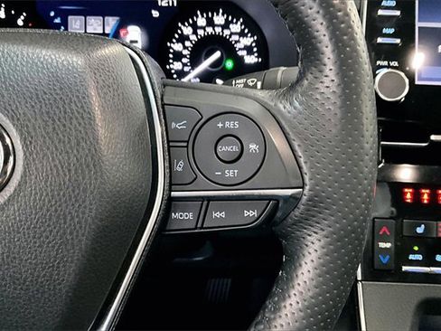 Used 2021 Toyota Avalon XLE w/ Moonroof Package image 12