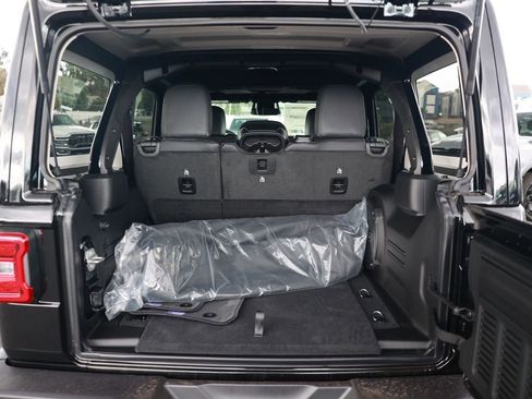 New 2026 Jeep Wrangler Unlimited Sahara AWD/4WD image 34