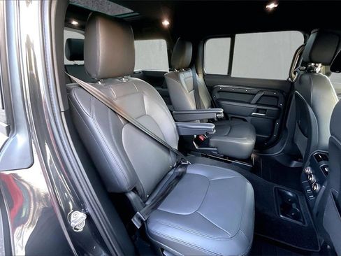 New 2026 Land Rover Defender 130 X-Dynamic SE image 10