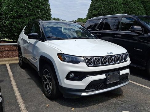 Used 2024 Jeep Compass Limited AWD/4WD image 2