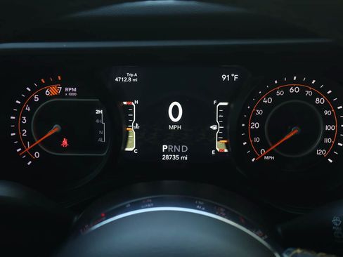 Used 2024 Jeep Wrangler Unlimited Sahara w/ Technology Group AWD/4WD image 14