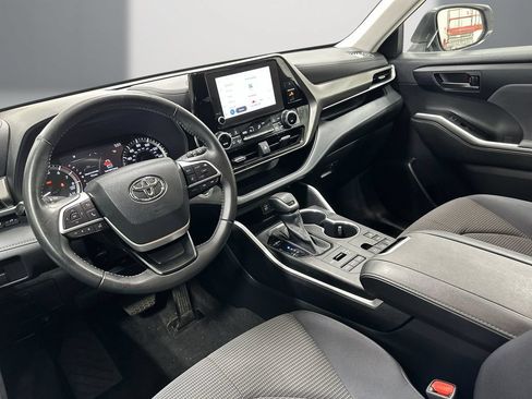 Used 2023 Toyota Highlander LE AWD/4WD image 13