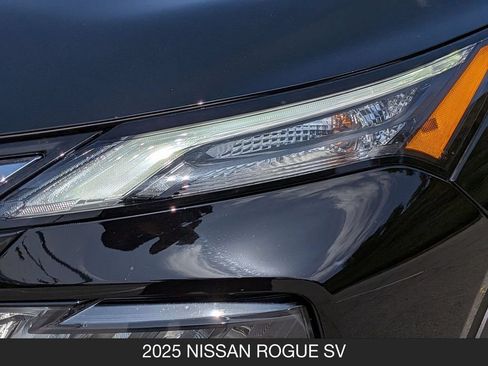 Used 2025 Nissan Rogue SV FWD image 10