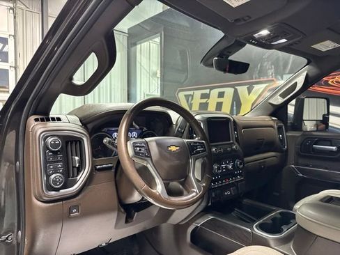 Used 2021 Chevrolet Silverado 2500 LTZ w/ LTZ Premium Package AWD/4WD image 6