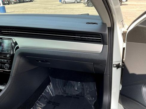 Used 2022 Volkswagen Passat 2.0T SE image 16