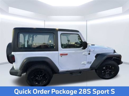 Used 2019 Jeep Wrangler Sport AWD/4WD image 6