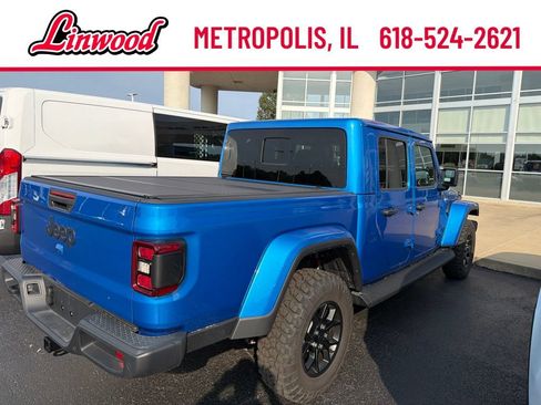 Used 2025 Jeep Gladiator Sport AWD/4WD image 6
