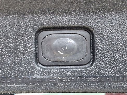 Used 2017 Ford Explorer XLT w/ Equipment Group 202A AWD/4WD image 29