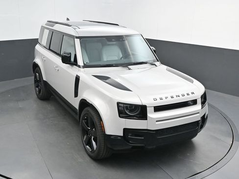 New 2026 Land Rover Defender 110 X-Dynamic SE AWD/4WD image 39