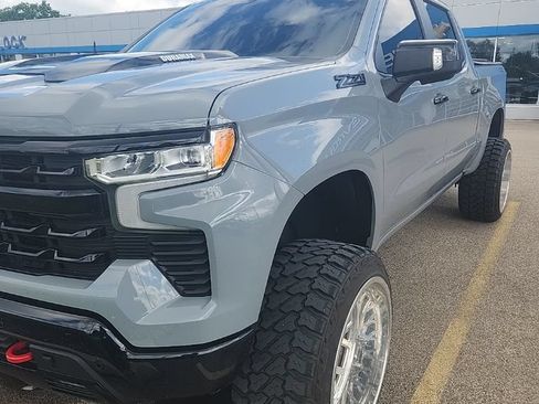 Used 2024 Chevrolet Silverado 1500 LT Trail Boss w/ LT Trail Boss Premium Package AWD/4WD image 2