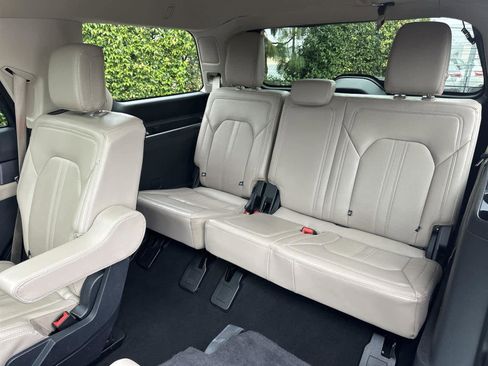 Used 2024 Ford Expedition Limited image 32