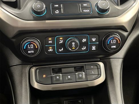 Used 2022 GMC Acadia Denali w/ Denali Ultimate Package image 16