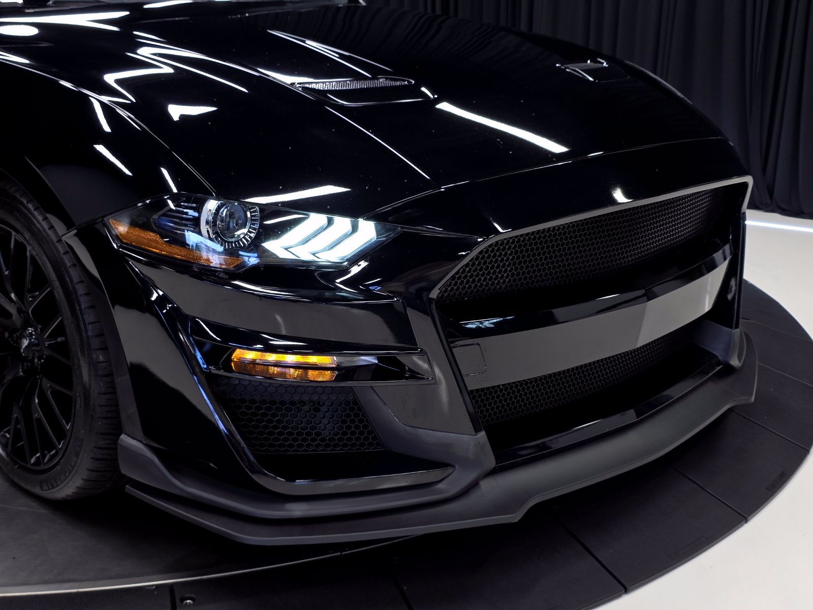 Used 2018 Ford Mustang GT Premium w/ GT Performance Package RWD image 49