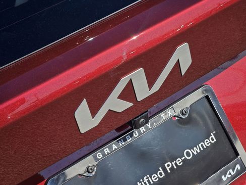 Certified 2025 Kia Sorento S w/ Panoramic Sunroof Package image 9