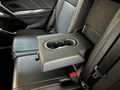 Used 2022 Volkswagen Tiguan SE image 29