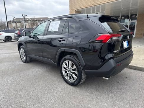 Used 2020 Toyota RAV4 XLE Premium image 2