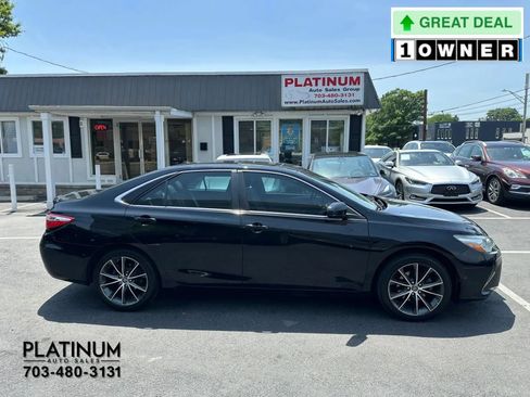 Used 2015 Toyota Camry XSE w/ Moonroof Package FWD image 2