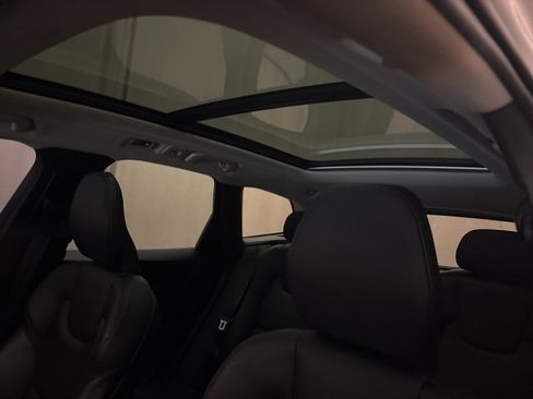 Used 2021 Volvo XC60 T6 Momentum image 20