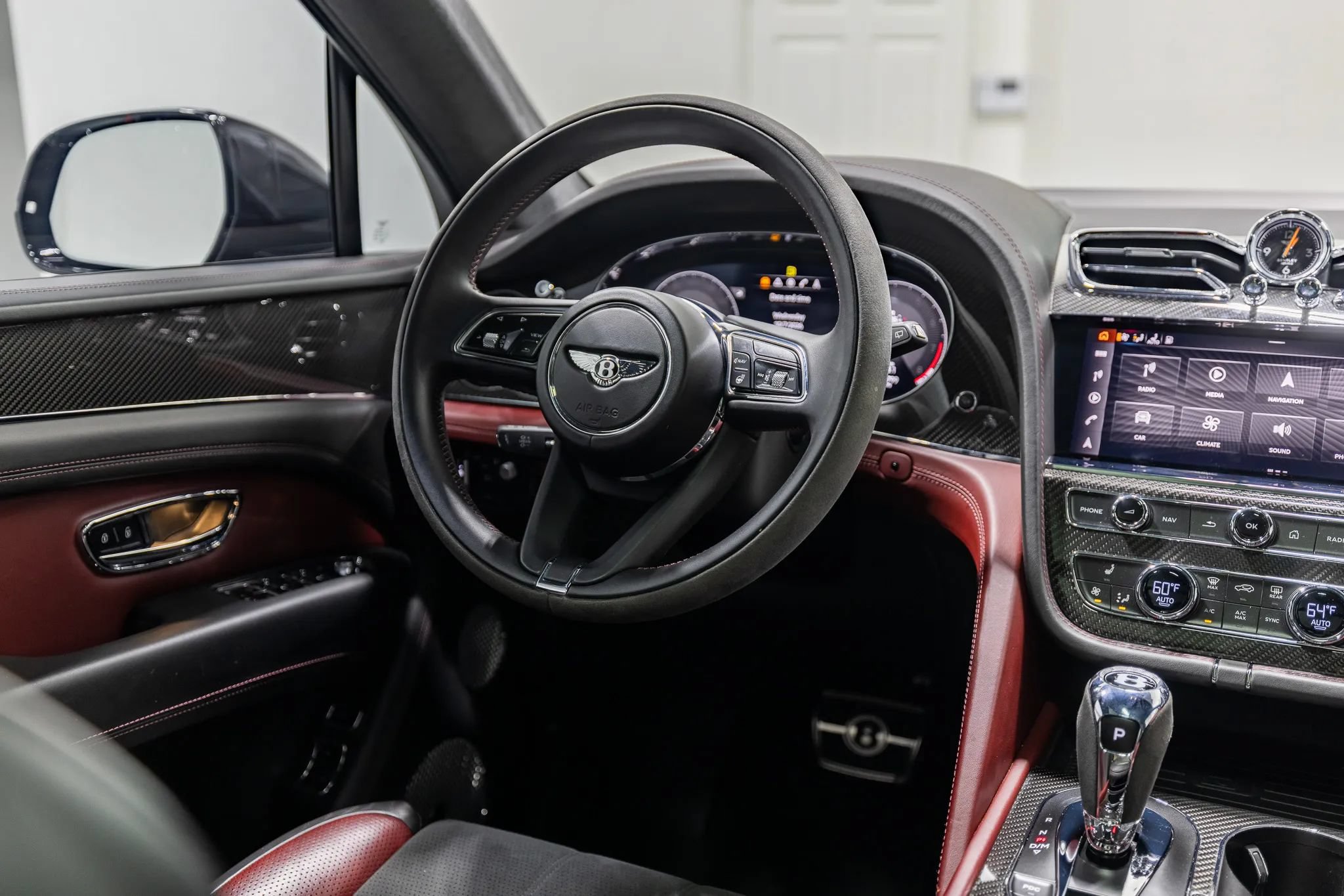 Used 2022 Bentley Bentayga AWD/4WD image 41