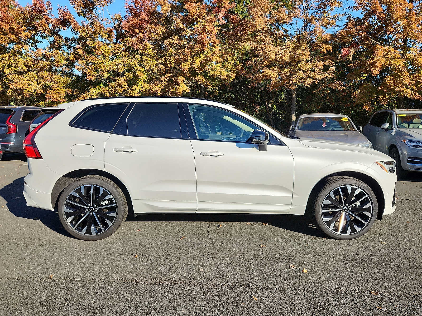 Used 2027 Volvo XC60 B5 Ultra AWD/4WD image 7