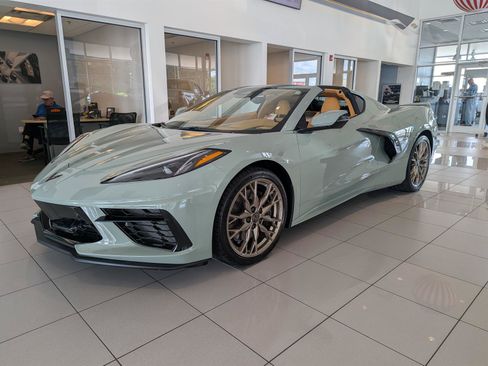 Used 2024 Chevrolet Corvette Stingray Premium Cpe w/ Z51 Performance Package RWD image 3