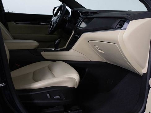 Used 2017 Cadillac XT5 FWD image 39