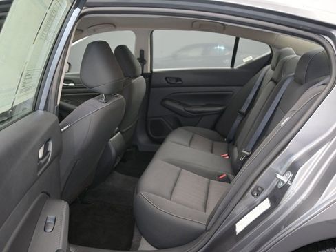 Used 2024 Nissan Altima 2.5 SV image 12