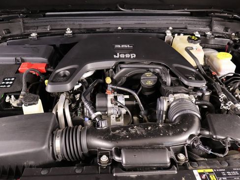 Used 2020 Jeep Wrangler Unlimited Sahara image 19