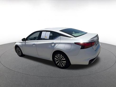 Used 2025 Nissan Altima 2.5 SV FWD image 10