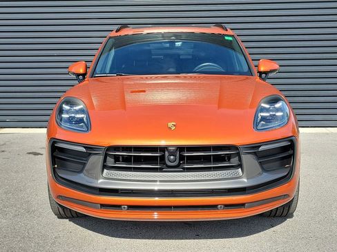 Certified 2024 Porsche Macan AWD/4WD image 10