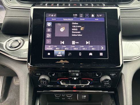 Used 2022 Jeep Grand Cherokee Altitude image 13