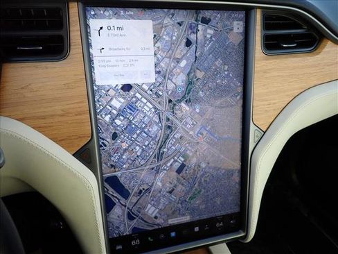 Used 2018 Tesla Model X 75D image 17