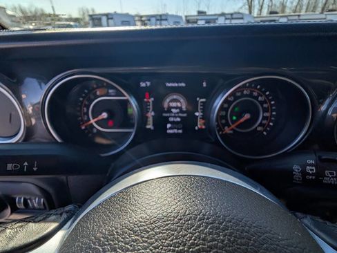 Used 2020 Jeep Wrangler Unlimited Sahara image 19