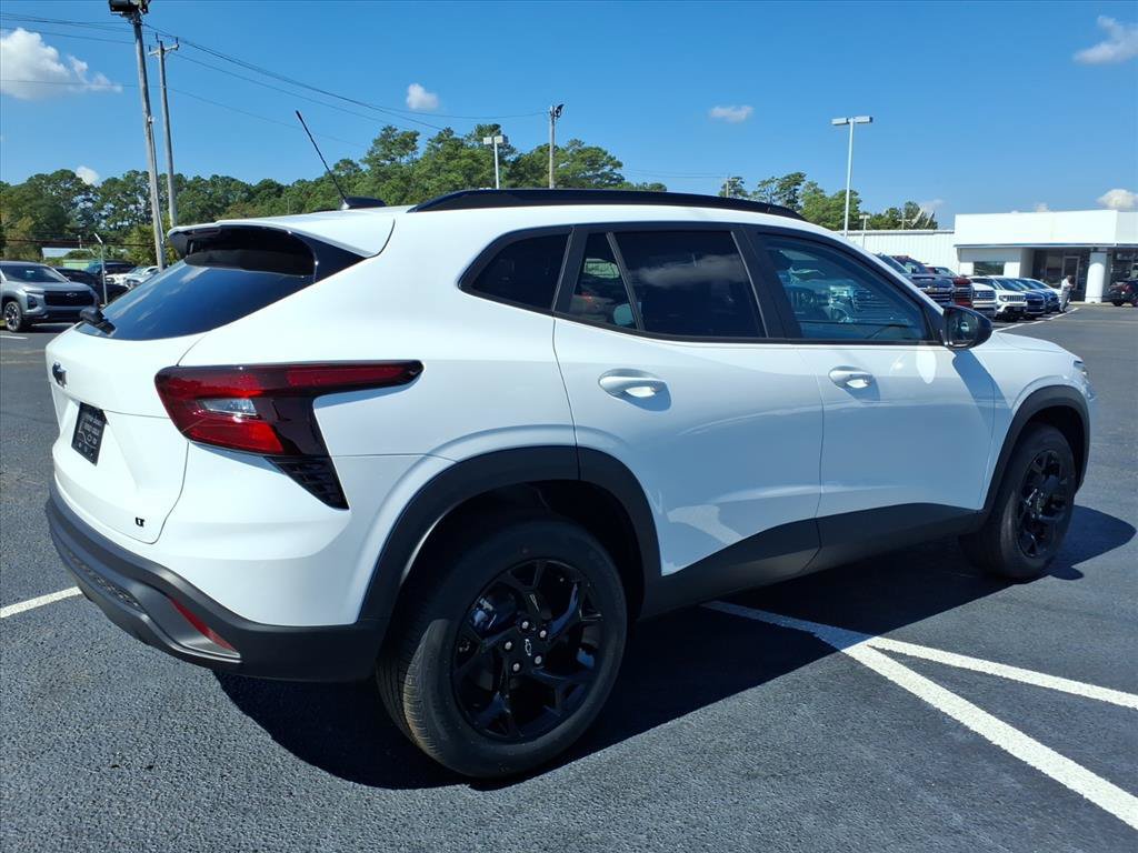 New 2026 Chevrolet Trax LT w/ Midnight Edition FWD image 3