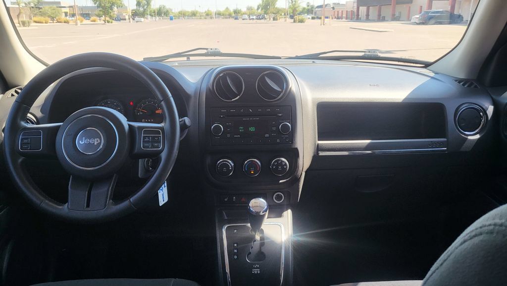 Used 2014 Jeep Patriot Latitude FWD image 28