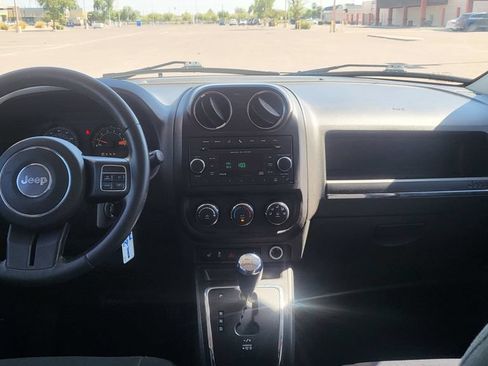 Used 2014 Jeep Patriot Latitude FWD image 28